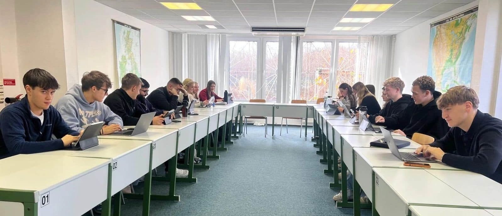 Englisch-Konversationskurse für 70+ Studierende